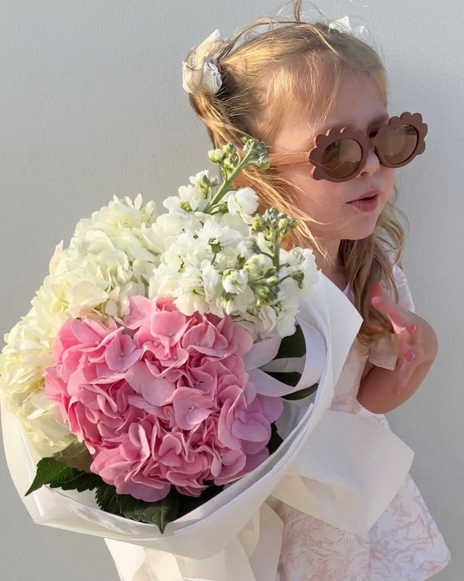 PINK AND WHITE FLOWERS BOUQUET WITH HYDRANGEAS AND MATTHIOLA “MONARCH” 0110