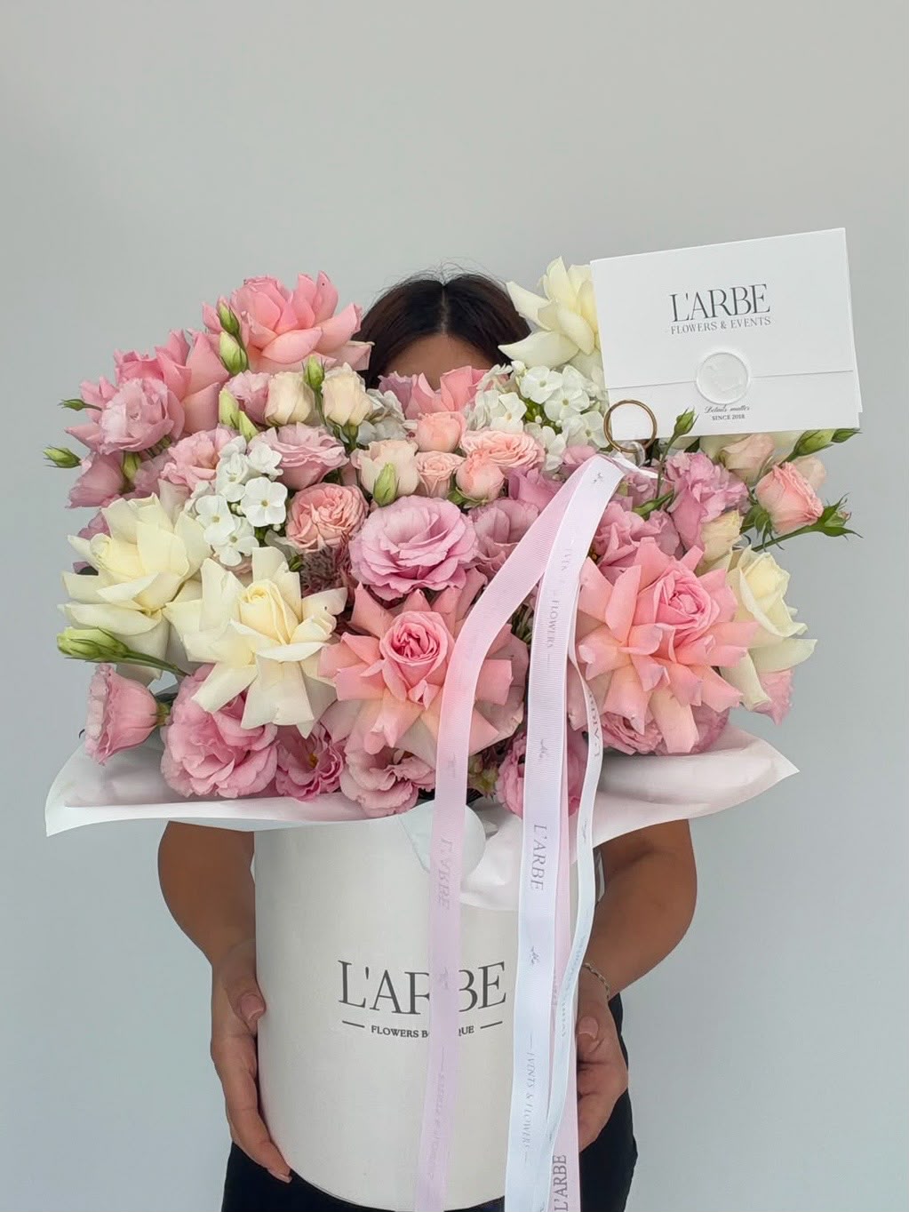 FLOWERS MIX IN BOX WITH ROSES