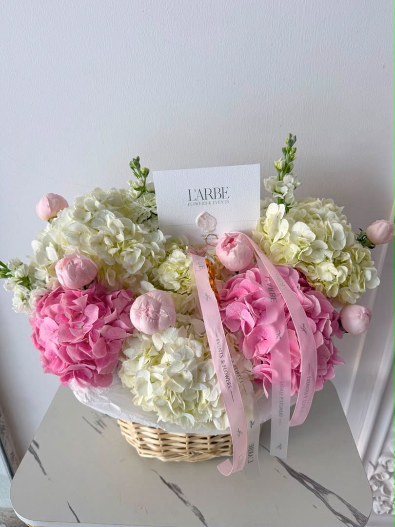FLOWERS BASKET WITH HYDRANGEAS AND MATTHIOLA