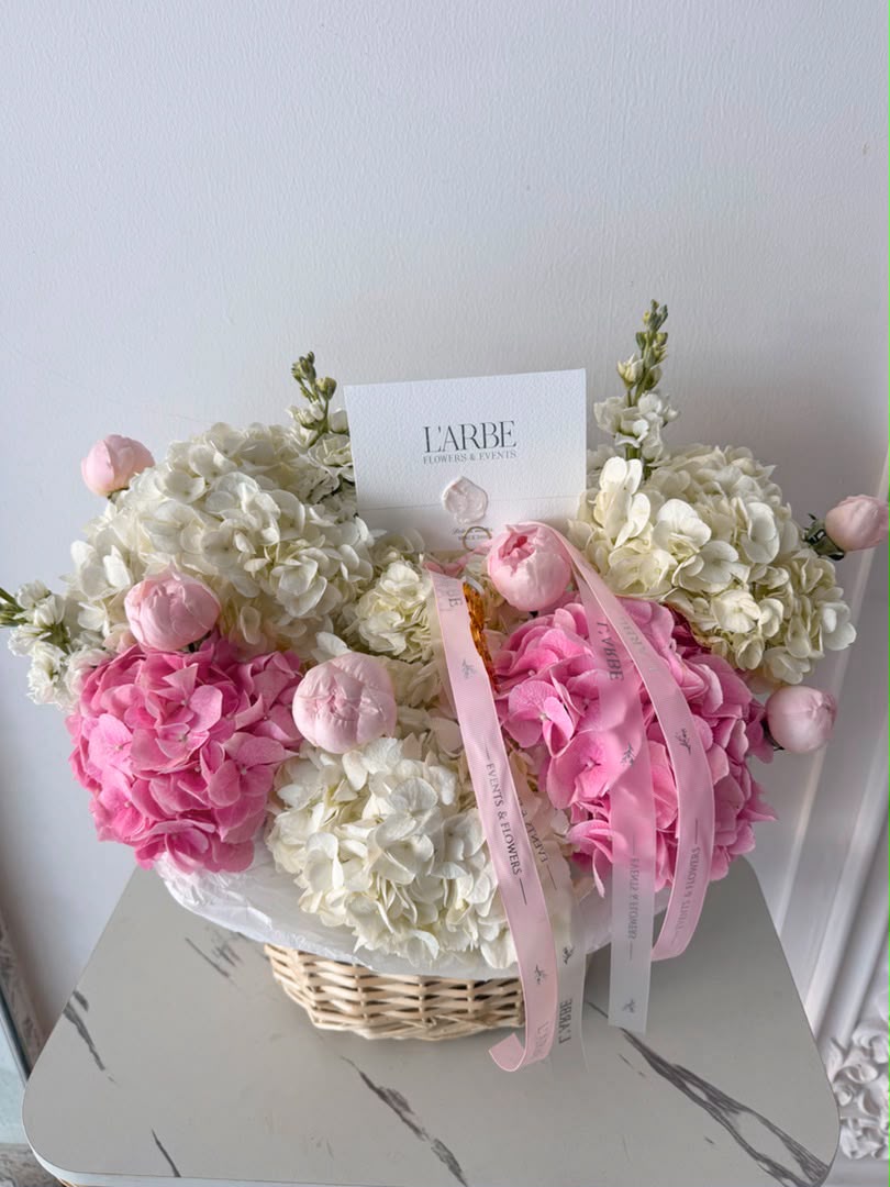 FLOWERS BASKET WITH HYDRANGEAS AND MATTHIOLA