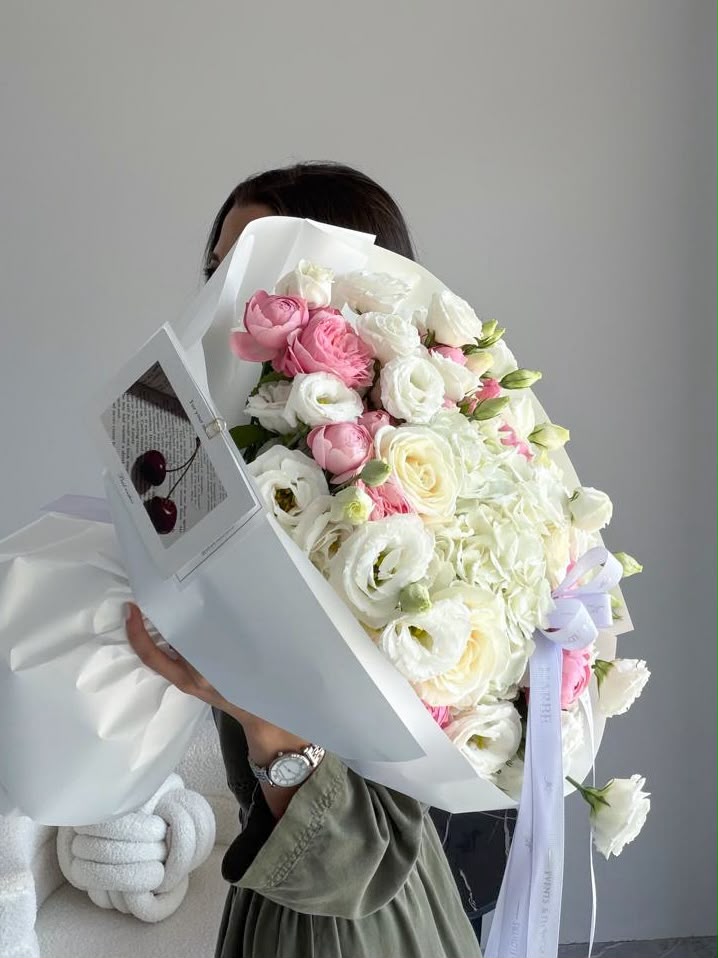 FLOWERS BOQUET WITH ROSES AND EUSTOMA “SORELIA”