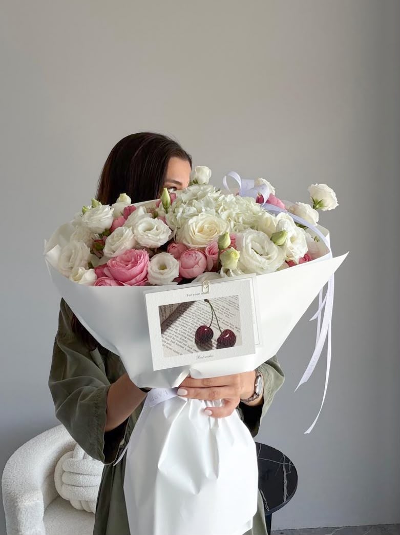 FLOWERS BOQUET WITH ROSES AND EUSTOMA “SORELIA”