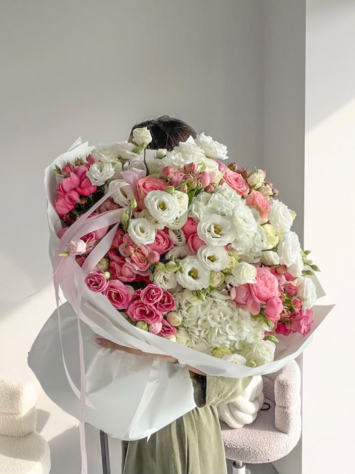FLOWERS BOUQUET WITH HYDRANGEAS AND EUSTOMA “ELUNORA”