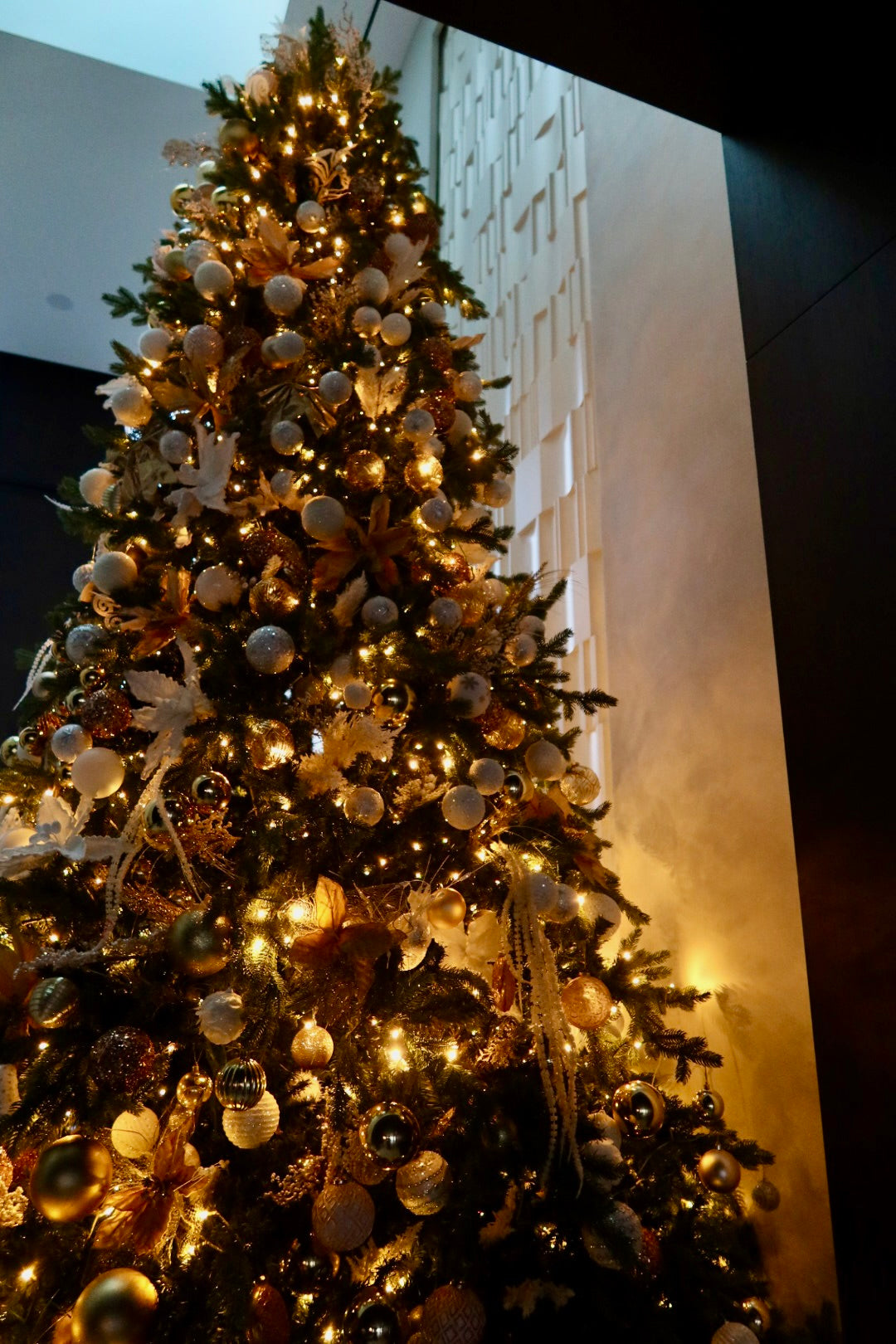 Gold, White & Champagne Luxury Premium Green Christmas Tree 4.5 m / 14.8 ft