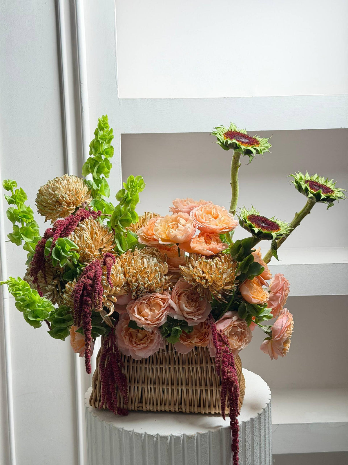 FLOWERS PEACH AND GREEN BASKET