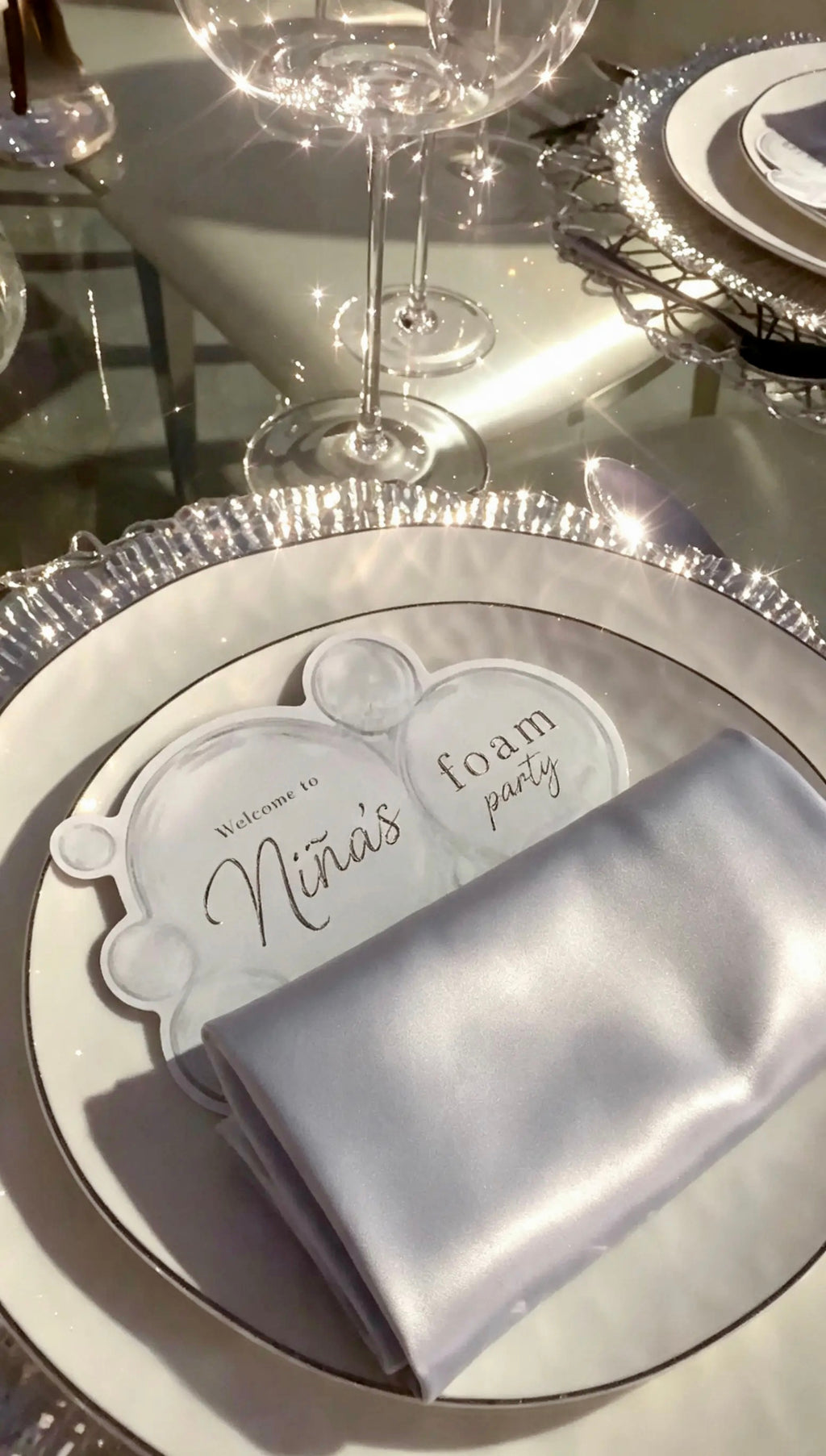 Table setup for 10 adults - white, silver, beige (rent)