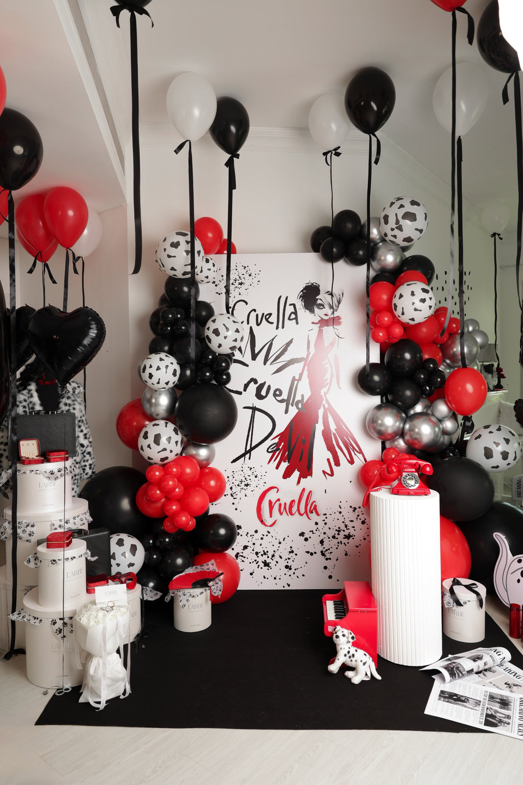 Cruella de Vil & 101 Dalmatians Black, White & Red Birthday Photo Backdrop with Balloon Decor – Rent