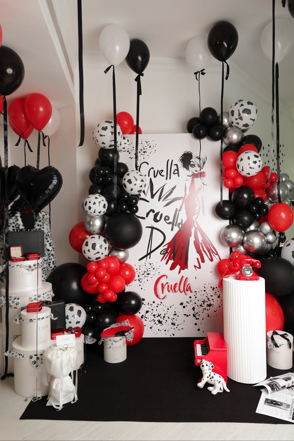 Cruella de Vil Luxury Black, White & Red Birthday Photo Backdrop with Balloon Decor – Rent