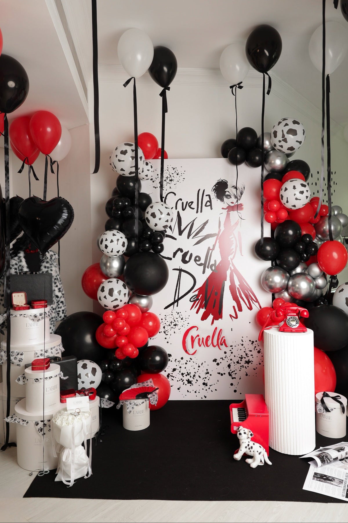 Cruella de Vil Luxury Black, White & Red Birthday Photo Backdrop with Balloon Decor – Rent