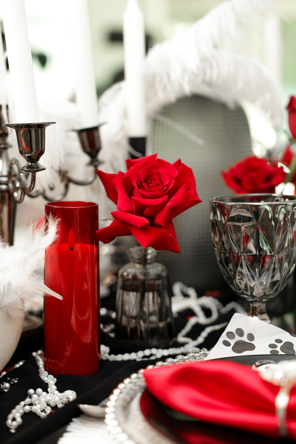 Cruella de Vil & 101 Dalmatians Luxury Black, White & Red Table Setting with Rose, Feather & Candle Decor (6 Guests) – Rent