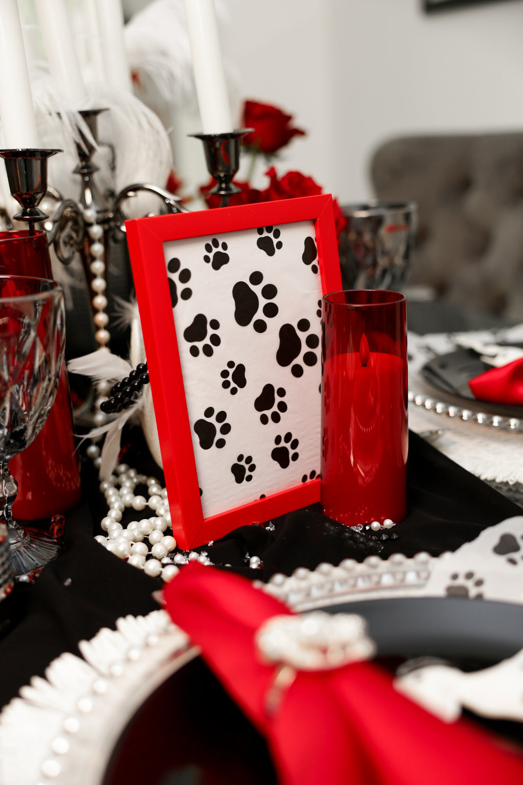 Cruella de Vil & 101 Dalmatians Luxury Black, White & Red Table Setting with Rose, Feather & Candle Decor (6 Guests) – Rent