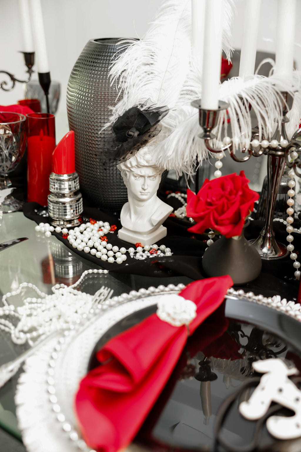 Cruella de Vil & 101 Dalmatians Luxury Black, White & Red Table Setting with Rose, Feather & Candle Decor (6 Guests) – Rent