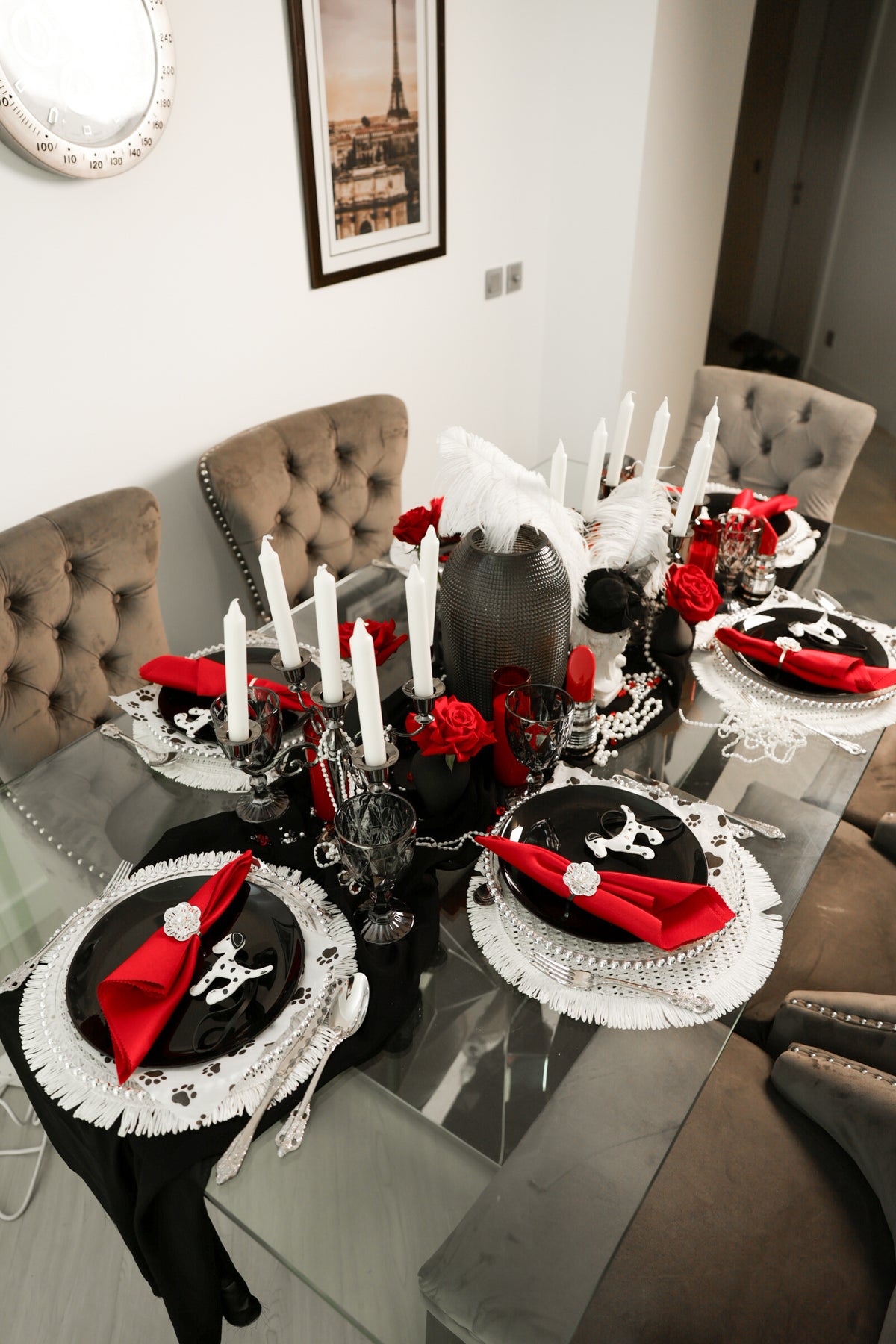 Cruella de Vil & 101 Dalmatians Luxury Black, White & Red Table Setting with Rose, Feather & Candle Decor (6 Guests) – Rent