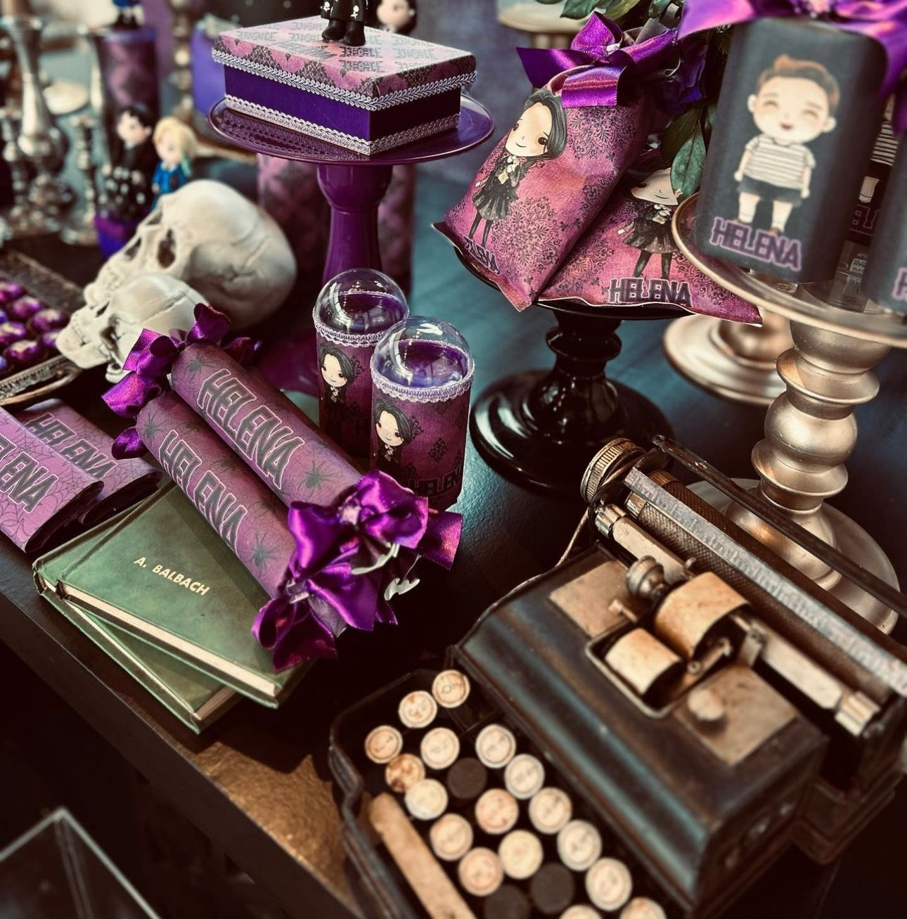 Halloween Wednesday (decor rent)