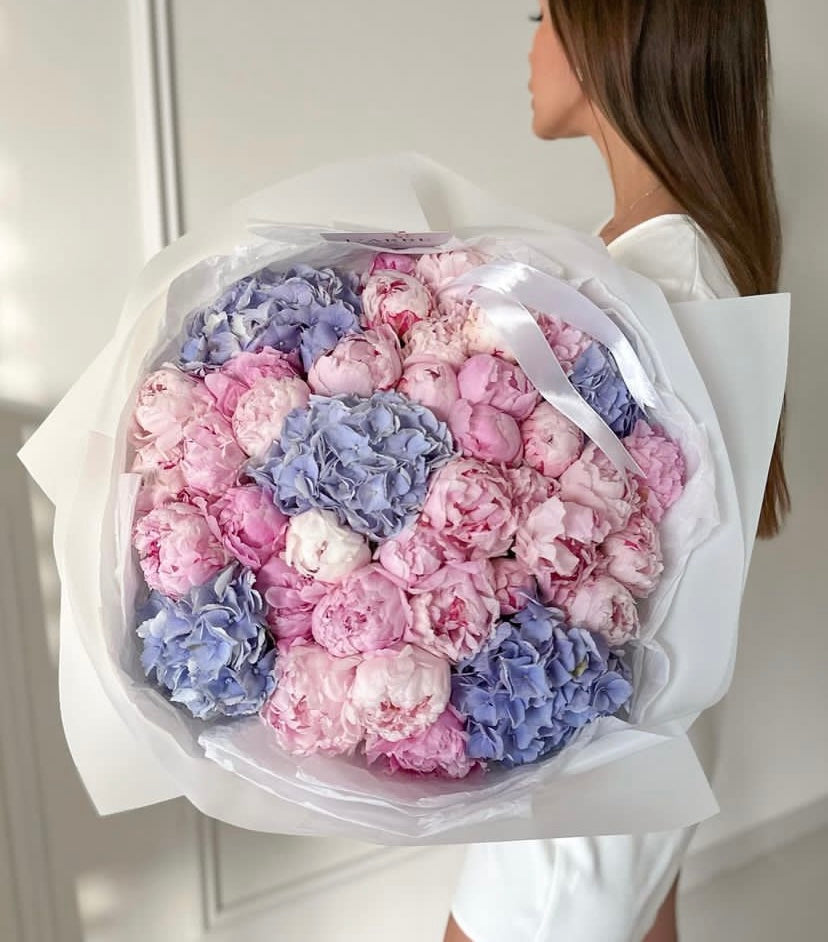 PINK AND BLUE FLOWERS BOUQUET WITH HYDRANGEA AND PEONY ROSES