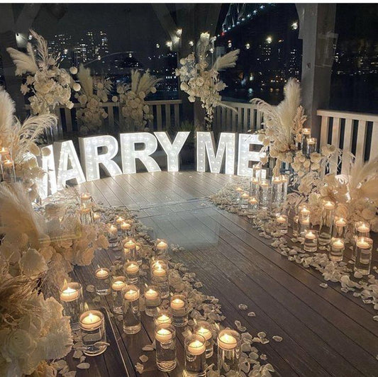 Marry me in white color (Decor rent)