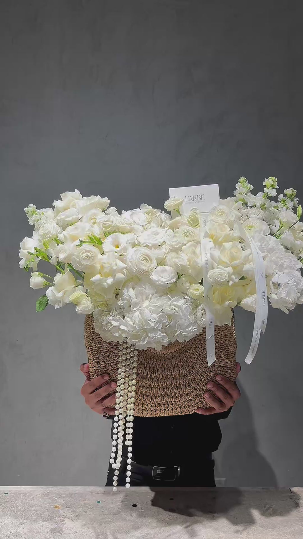 FLOWERS PEARL BASKET WHITE “REUVEL”