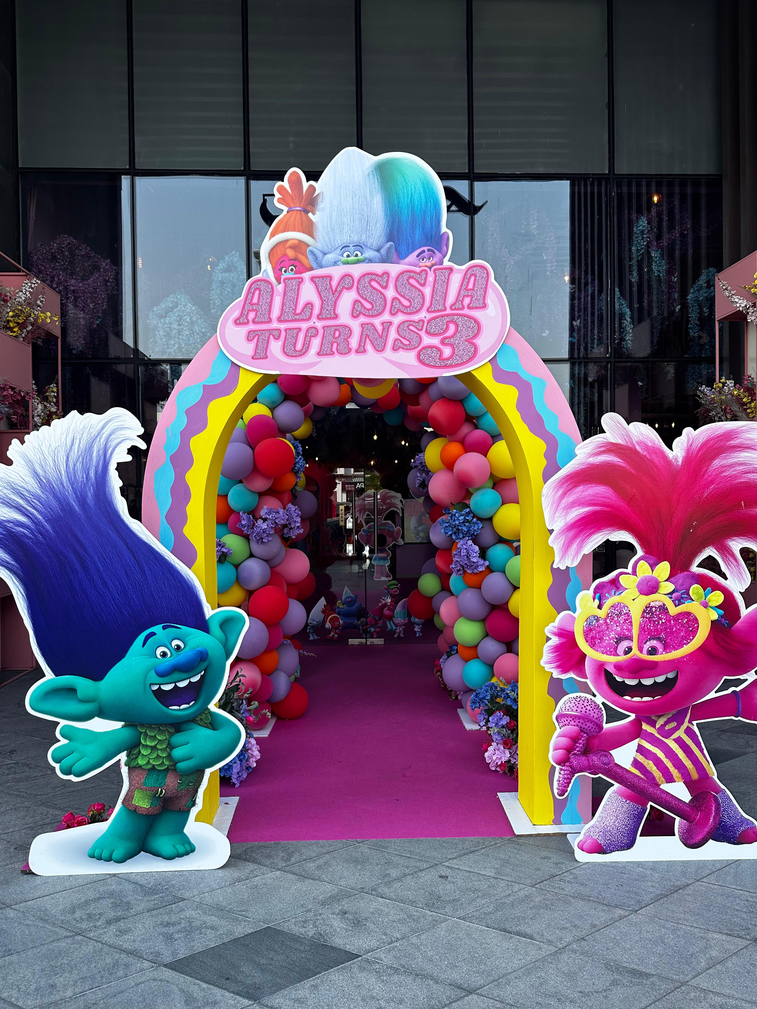 Welcome photozone "Trolls" (decor rent)