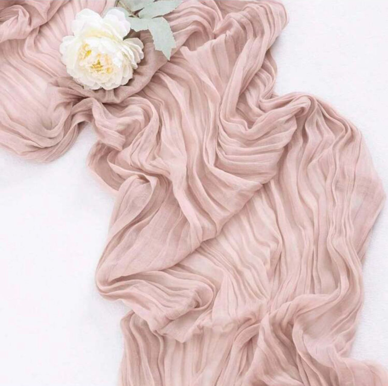 Dusty pink table runner Angie rent (TR-0012)