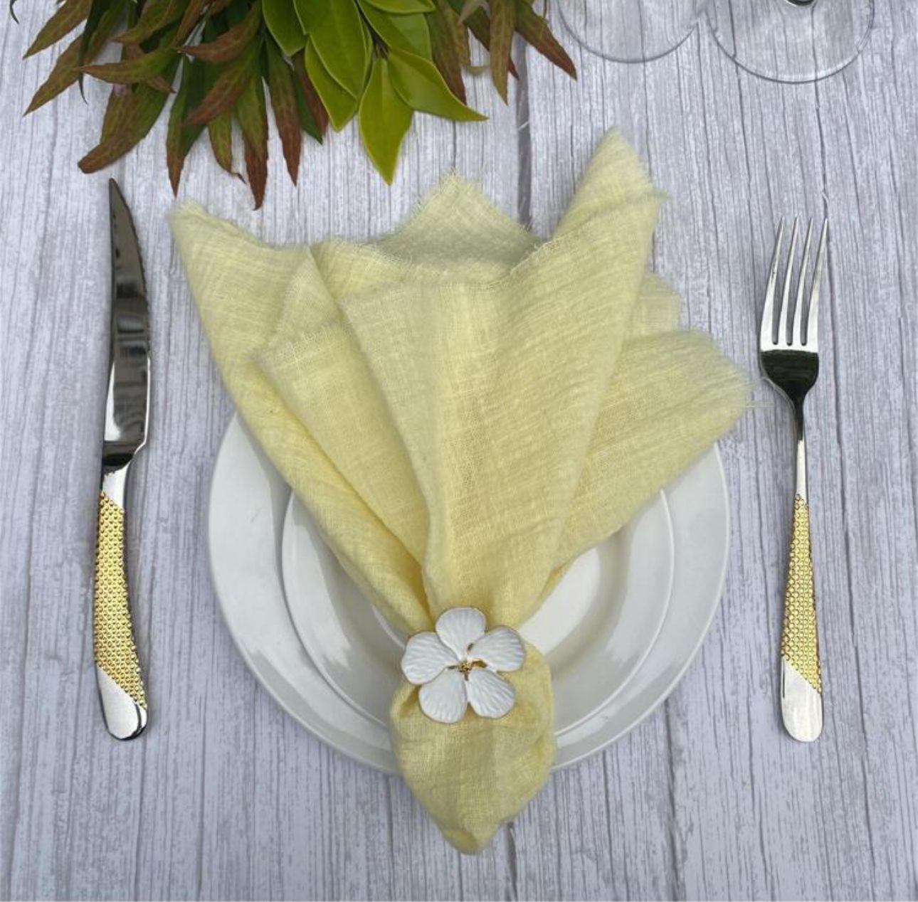 Light lemon napkin caribbean (rent) (N-0002)