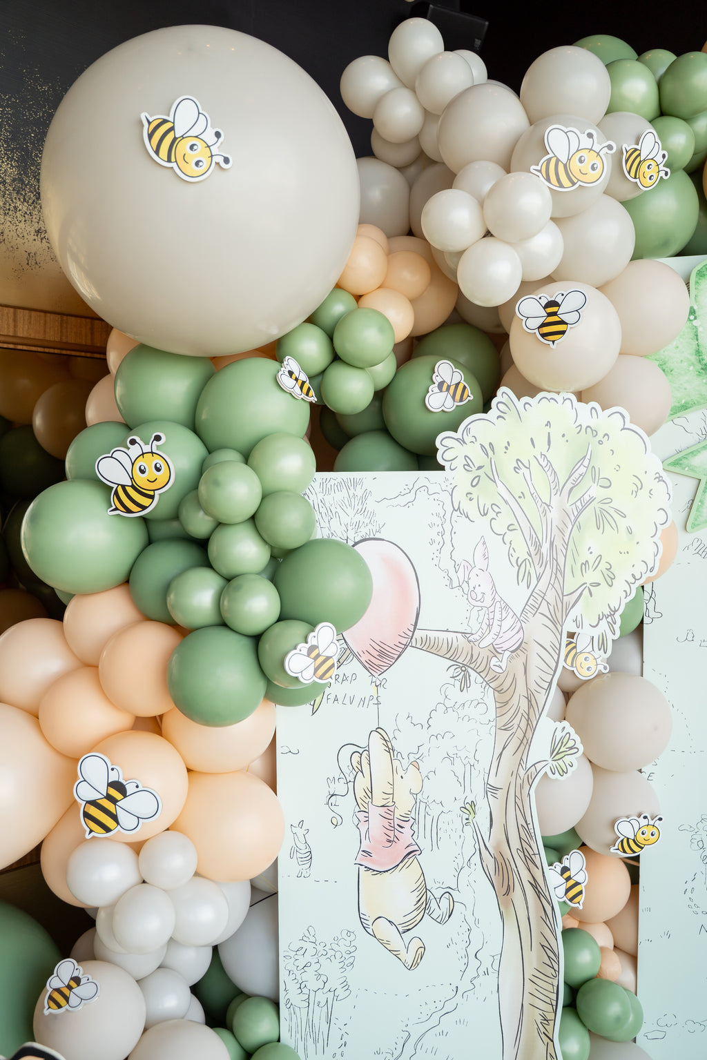Photo zone "Winnie the Pooh and bees" (rent)