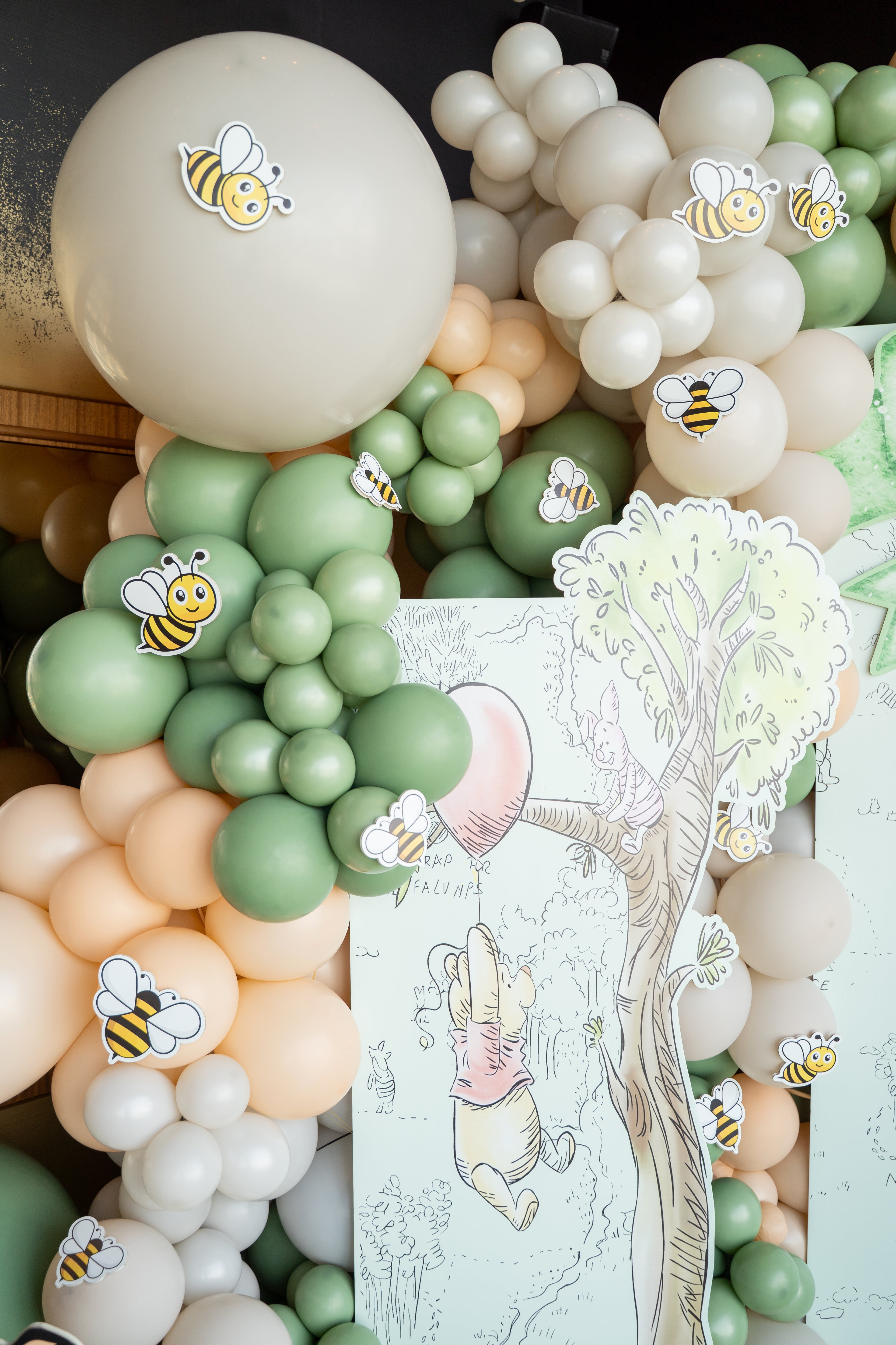 Photo zone "Winnie the Pooh and bees" (rent)