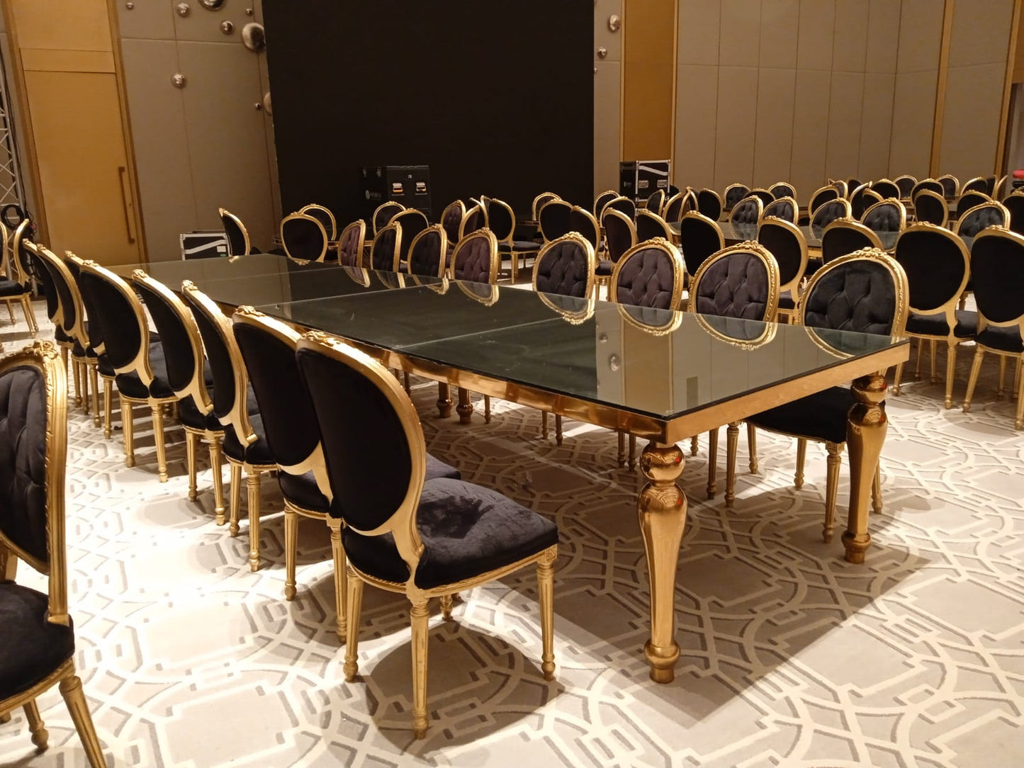 Royal chair rent
