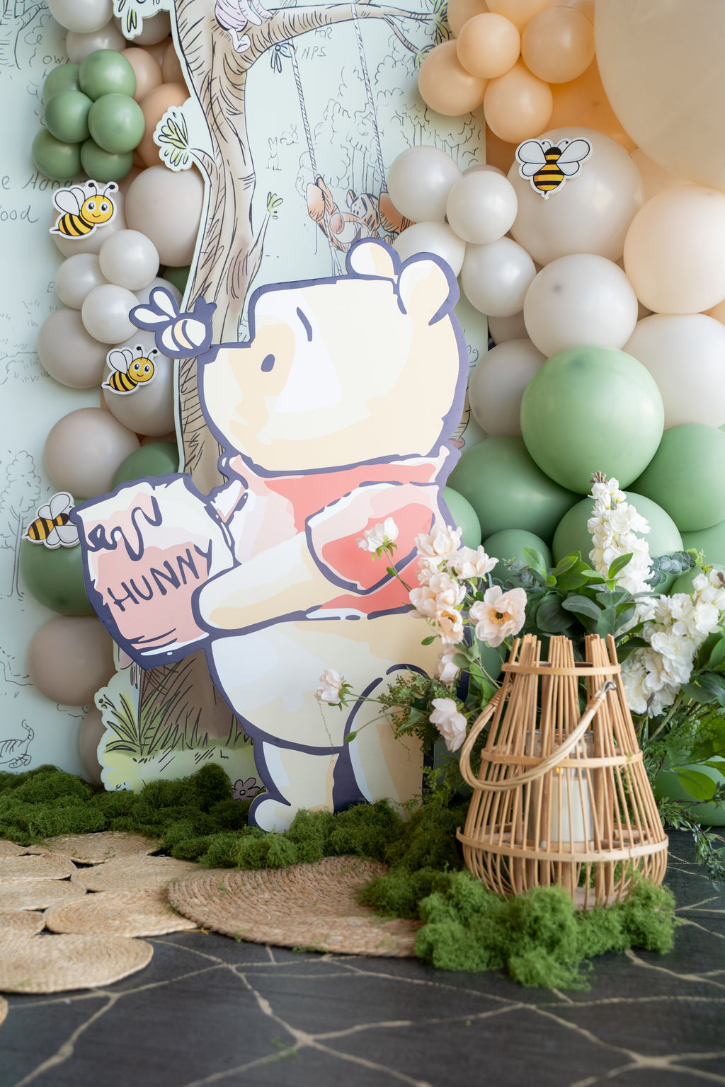 Photo zone "Winnie the Pooh and bees" (rent)