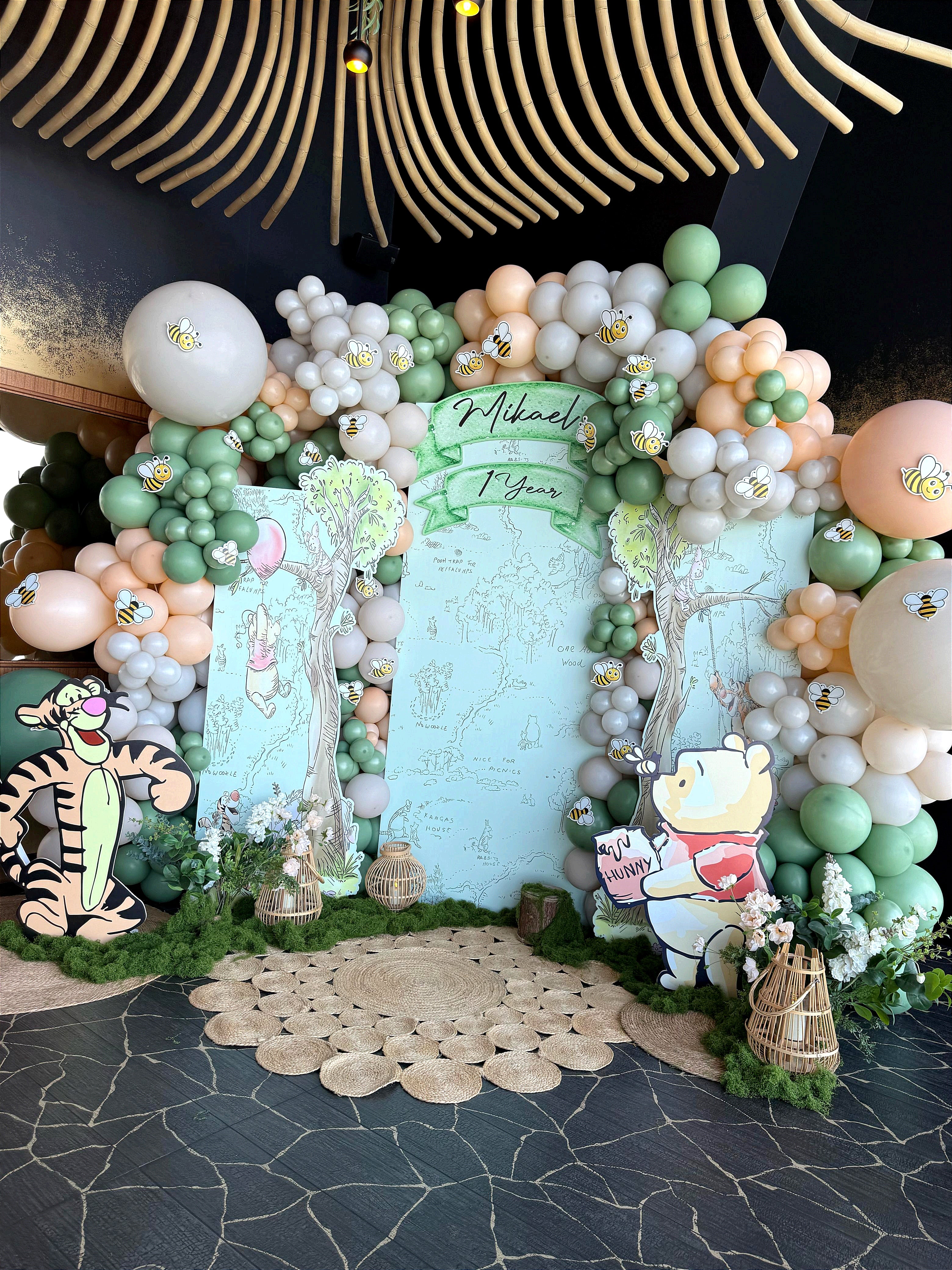 Photo zone "Winnie the Pooh and bees" (rent)