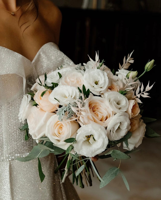 Eustoma and roses