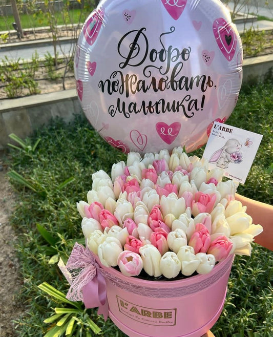 Tulips in a box🌷light pink and white 70/75 tulip (without balloons)