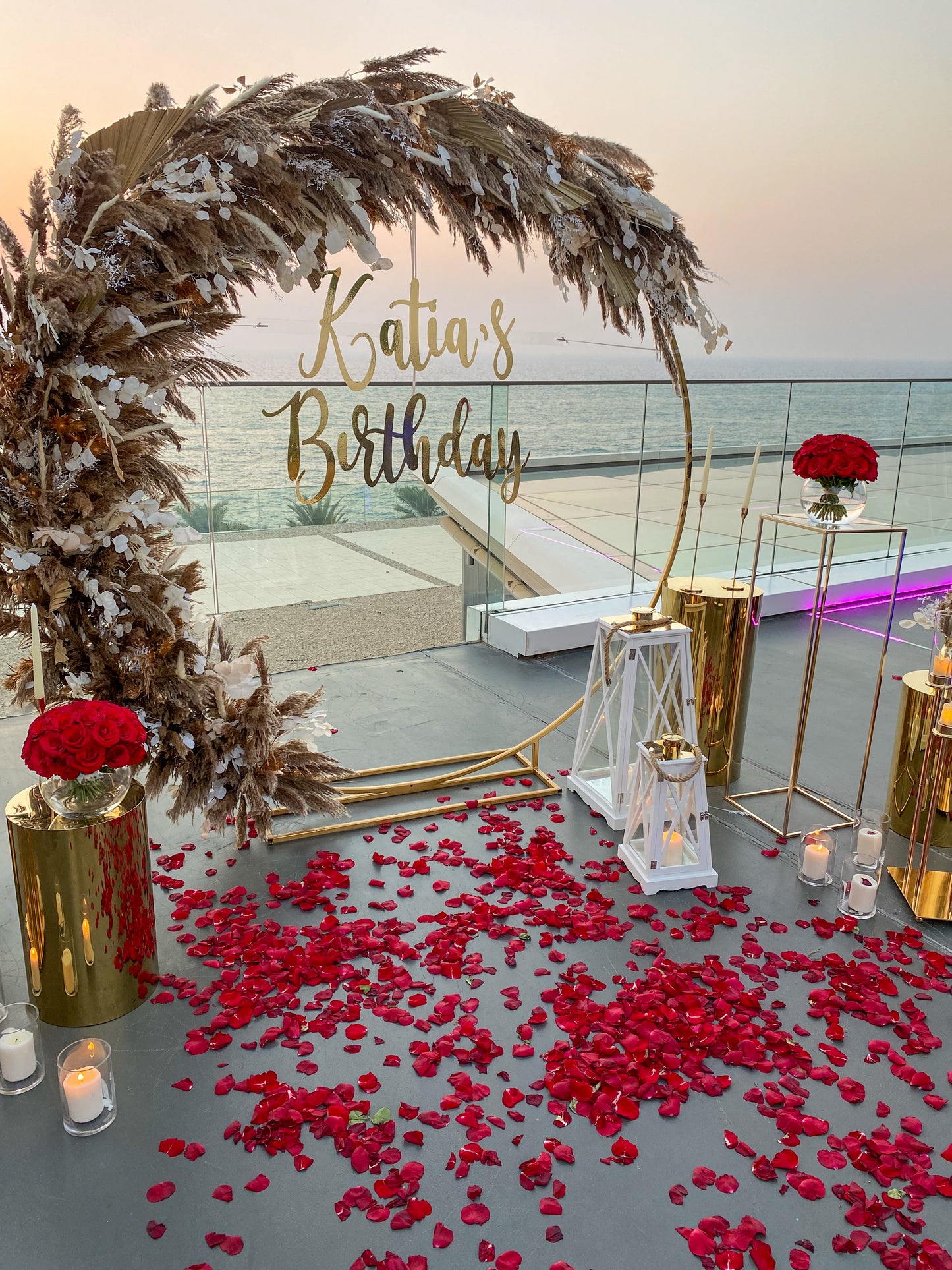 Birthday photozone from real flowers  (Decor rent)