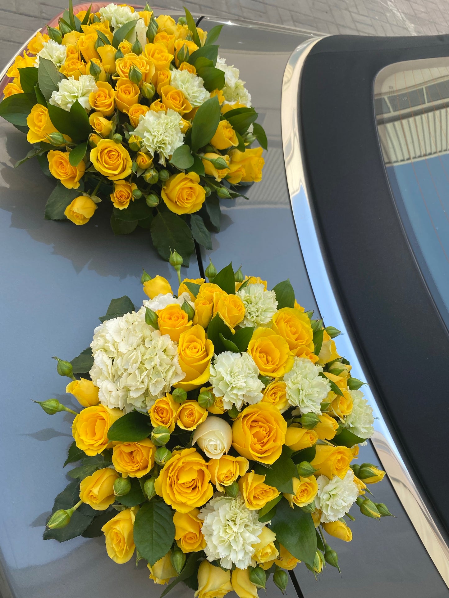 White and yellow, price for 2 pieces centerpiece