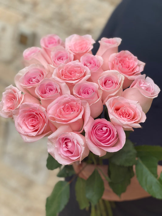 19 roses Light pink color