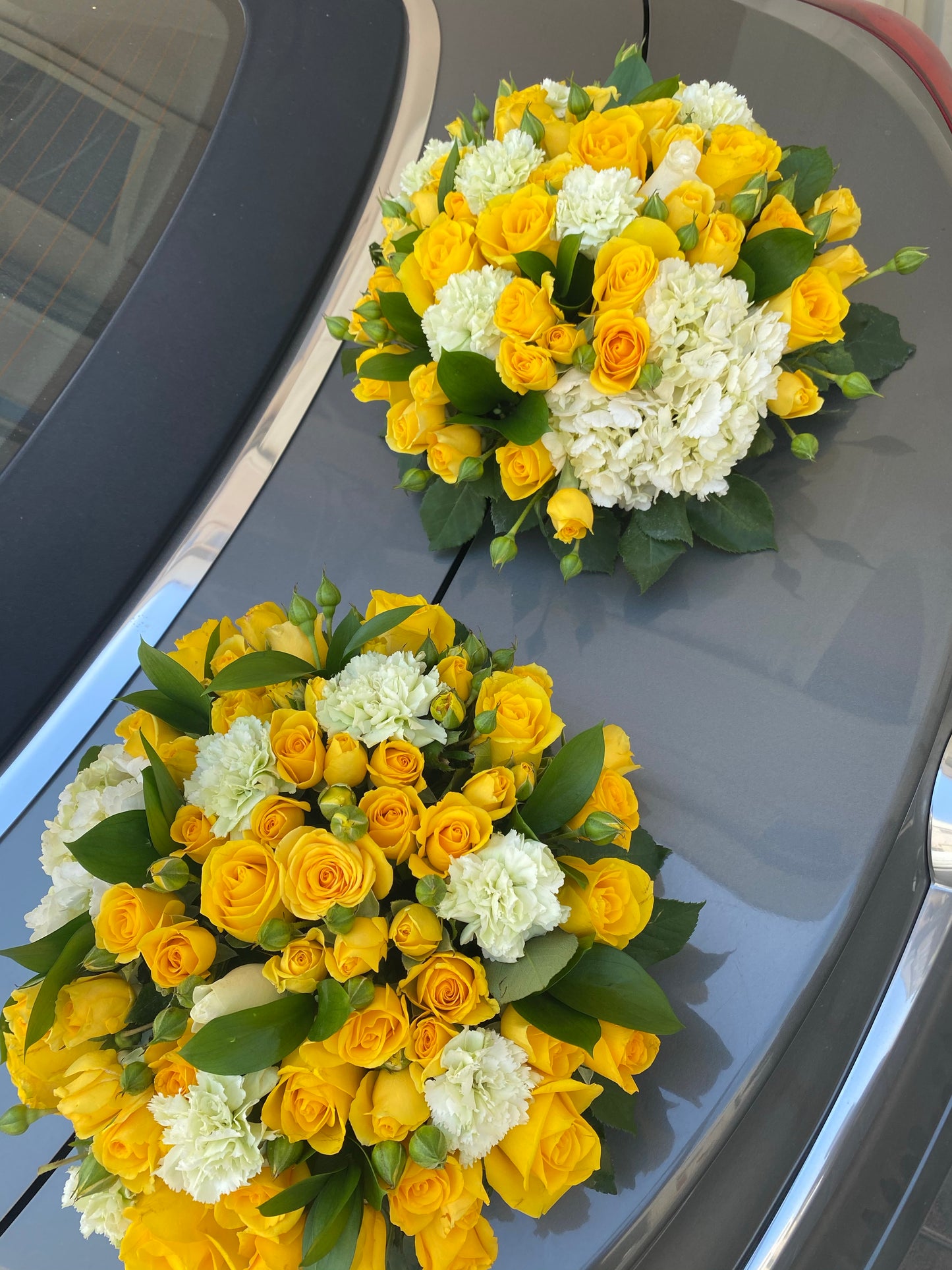 White and yellow, price for 2 pieces centerpiece