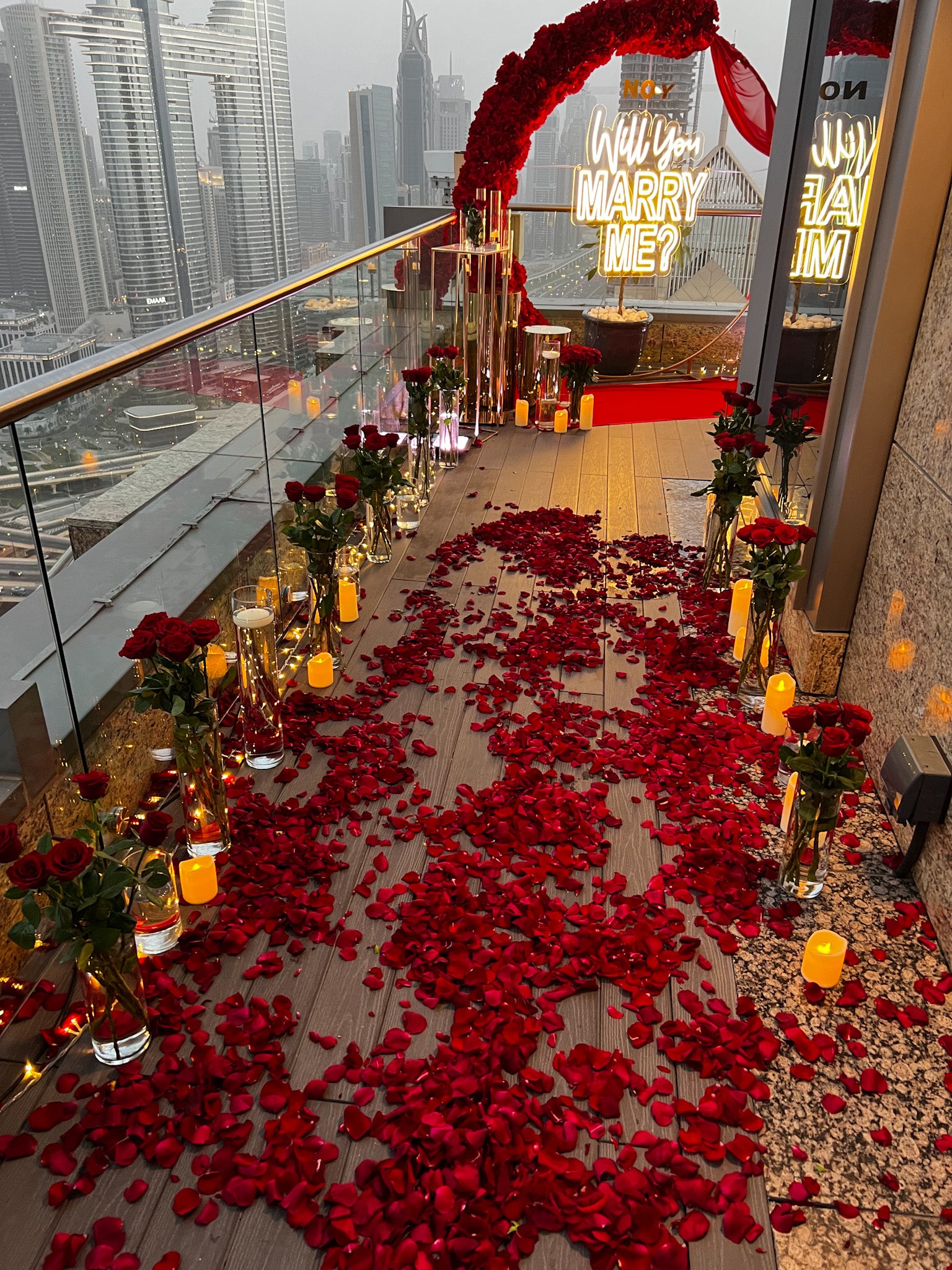 Petals catwalk, candles and stand