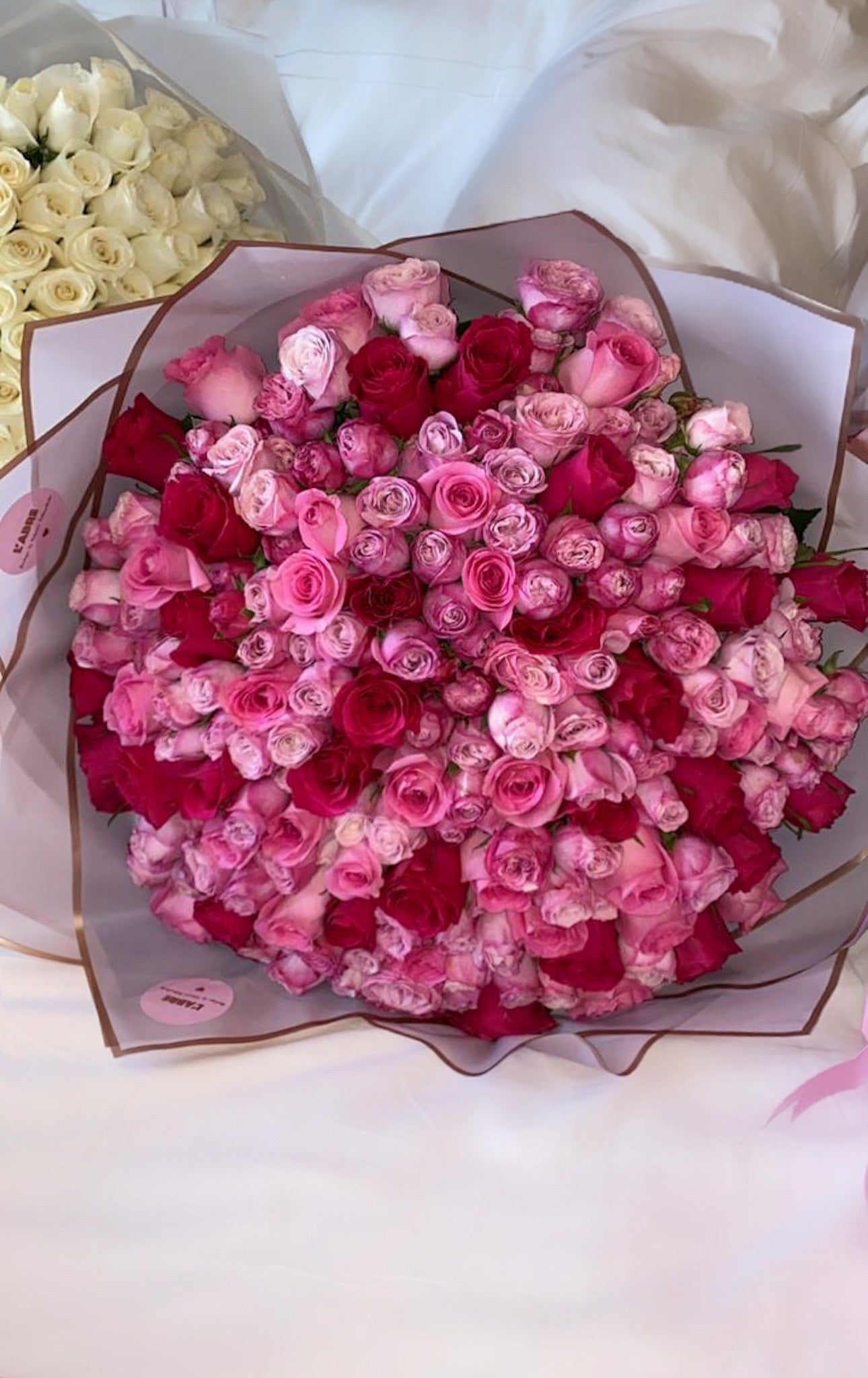 Bombastic spray roses with roses