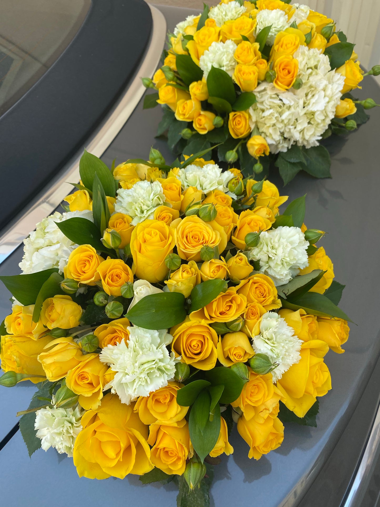 White and yellow, price for 2 pieces centerpiece