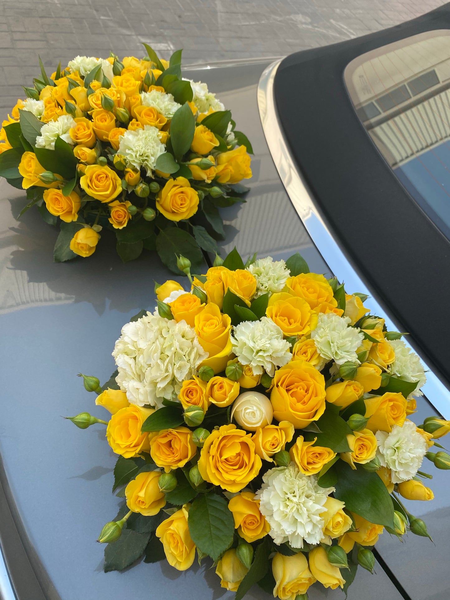 White and yellow, price for 2 pieces centerpiece